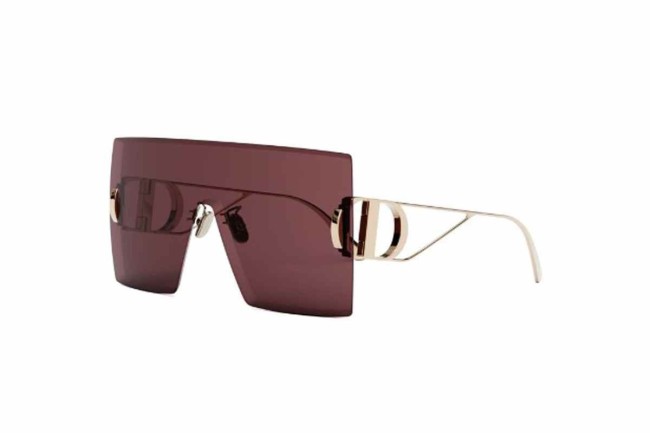 Extravagance in wearing sunglasses